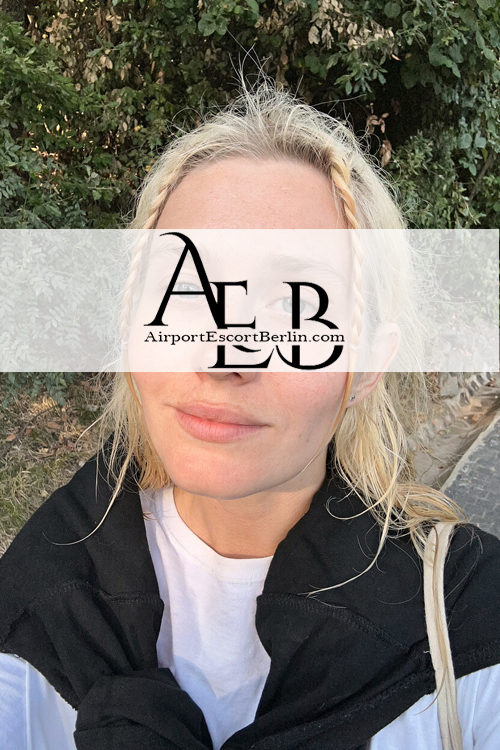 Selfie Escort Girl In Berlin